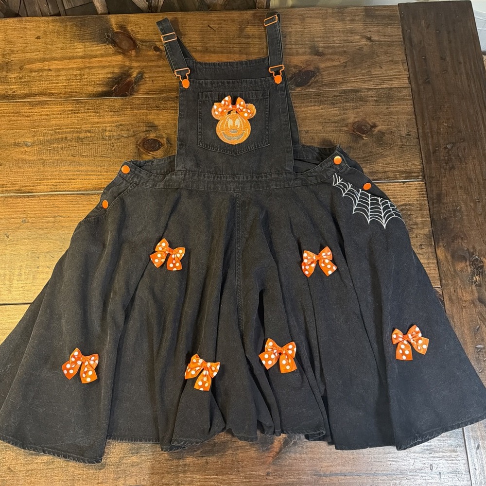Disney Parks Her Universe Minnie Halloween Overall Skort 2X Black Pumpkin Bows